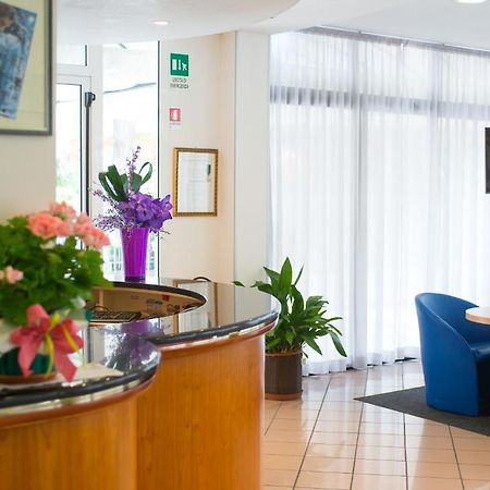 Hotel Villa Argia Rimini Marina Centro Экстерьер фото